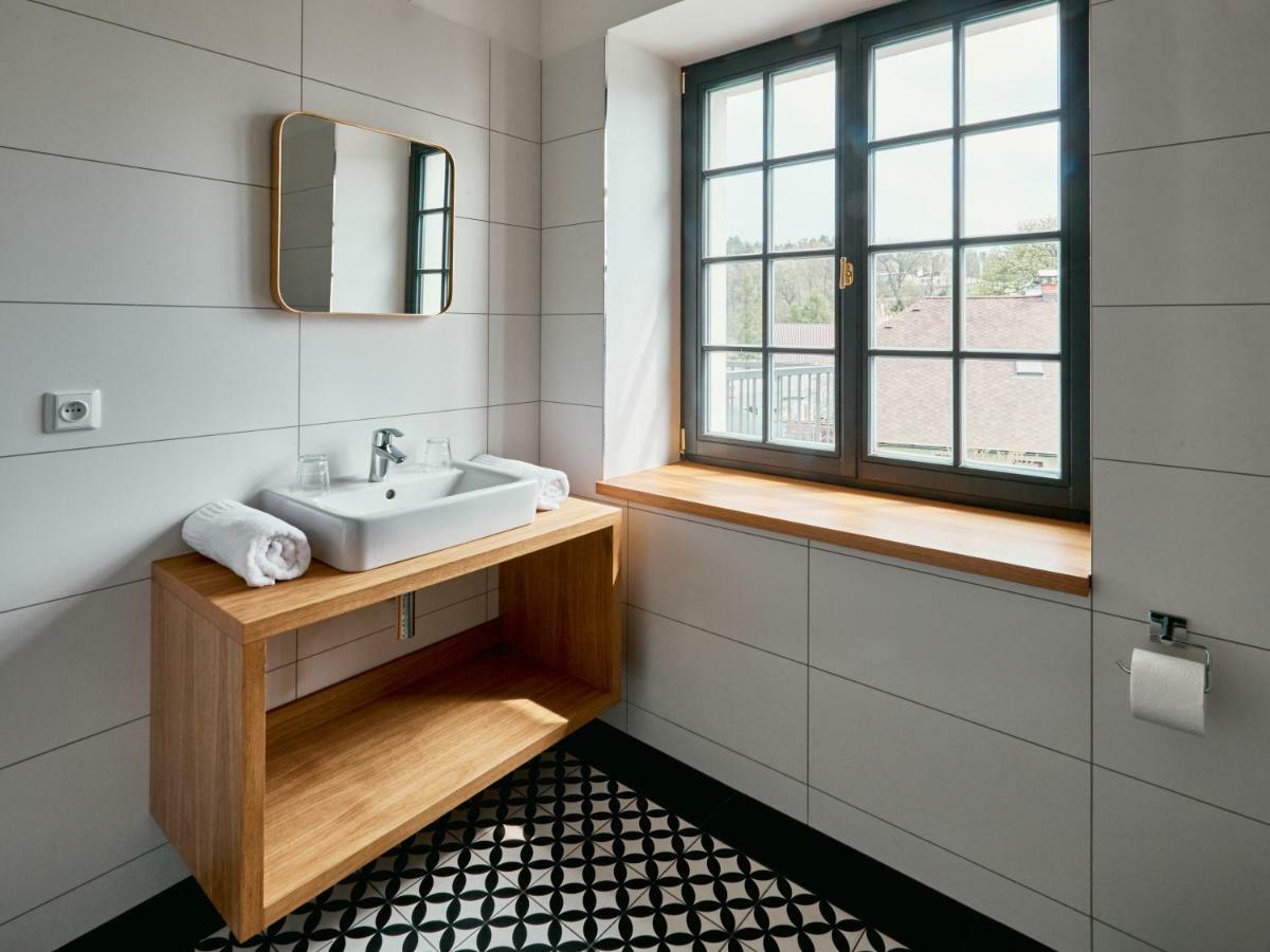 Hotel A Hostinec Slunce Osecna 외부 사진