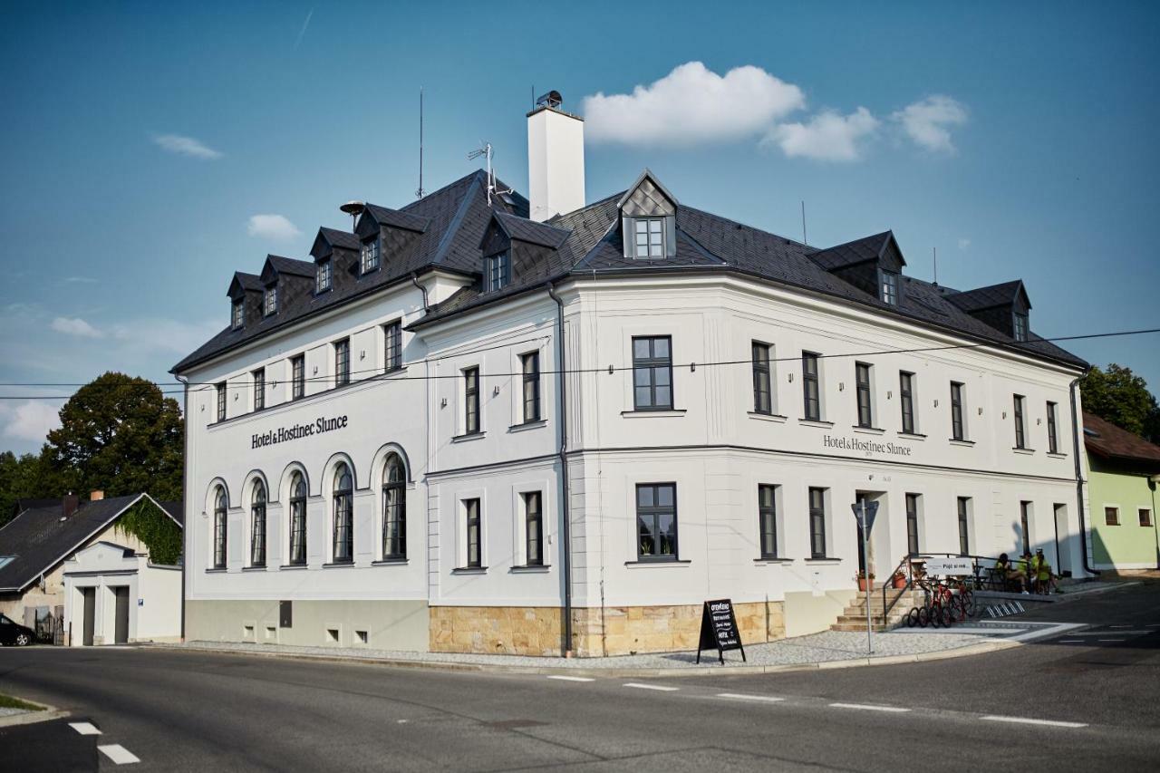 Hotel A Hostinec Slunce Osecna 외부 사진