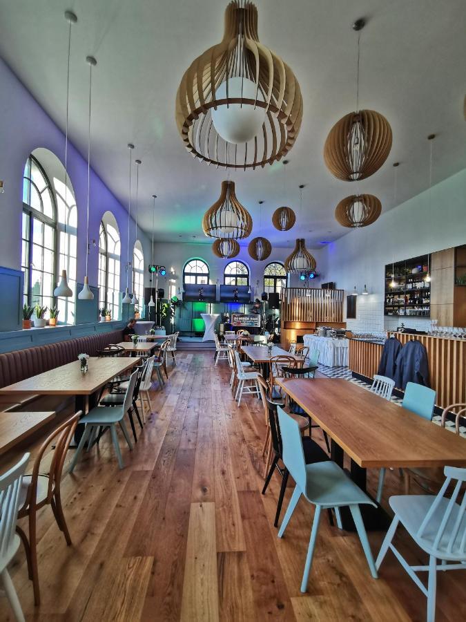 Hotel A Hostinec Slunce Osecna 외부 사진