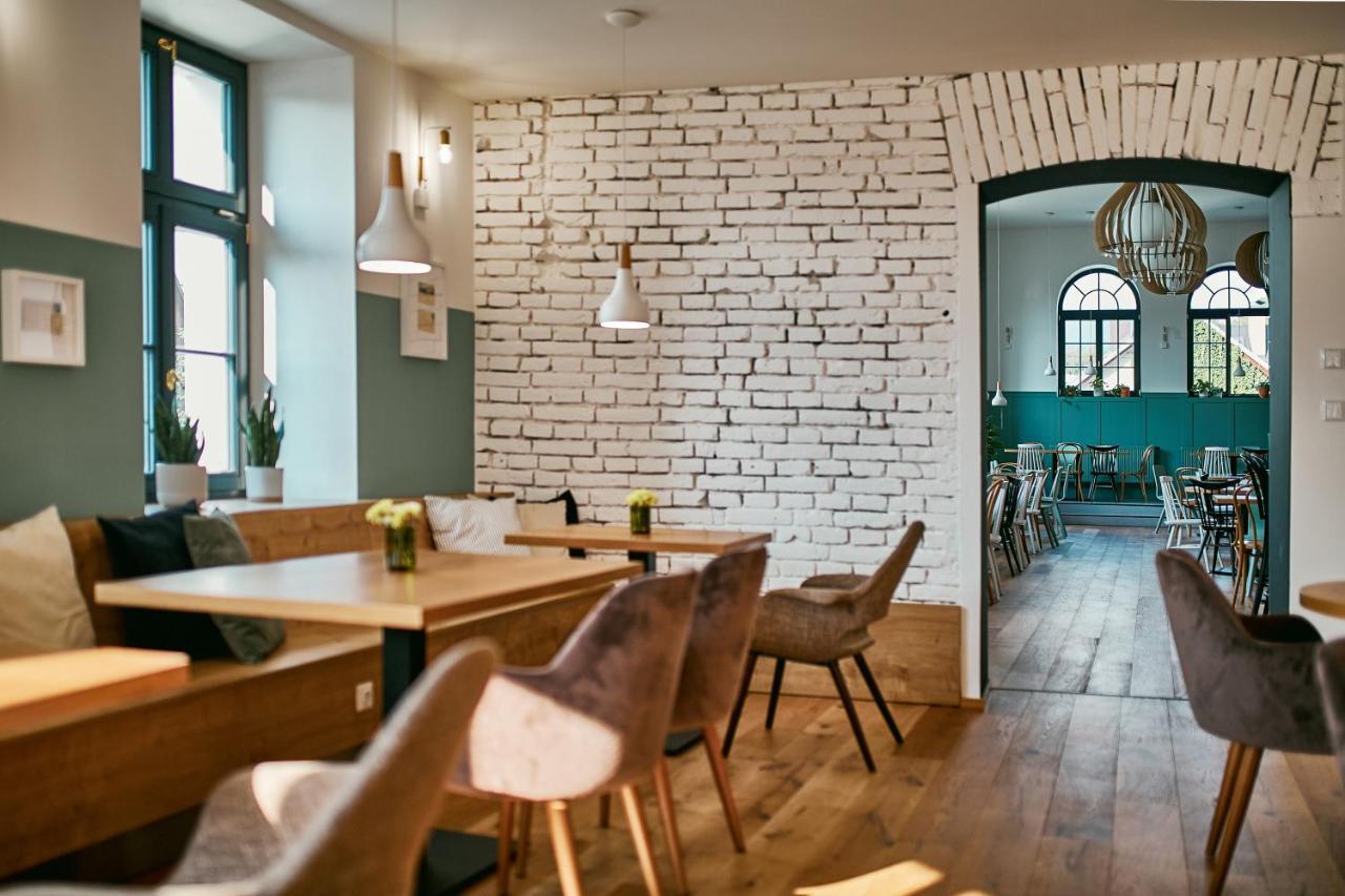 Hotel A Hostinec Slunce Osecna 외부 사진